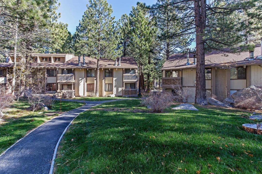 Photo of Buildings in Mammoth Lakes