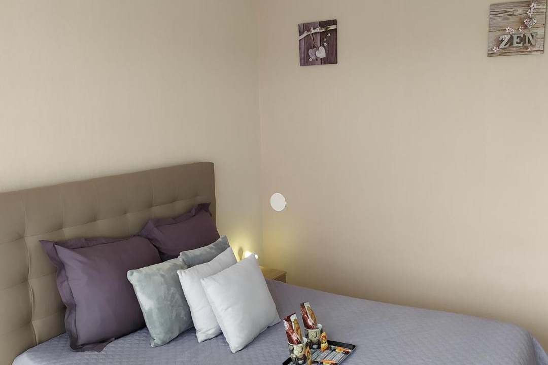 Photo of Others in Sens