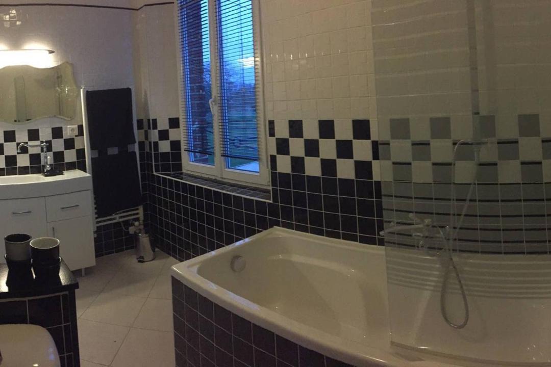 Photo of Bathroom in Auneuil