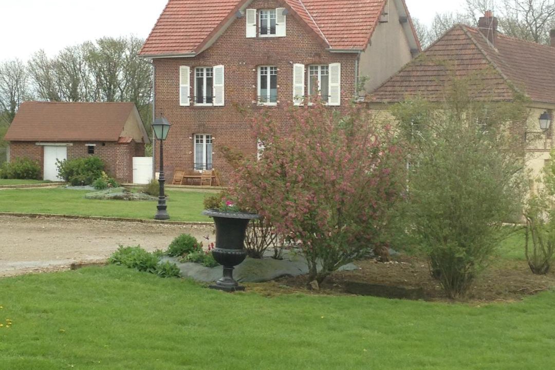 Photo of Buildings in Auneuil