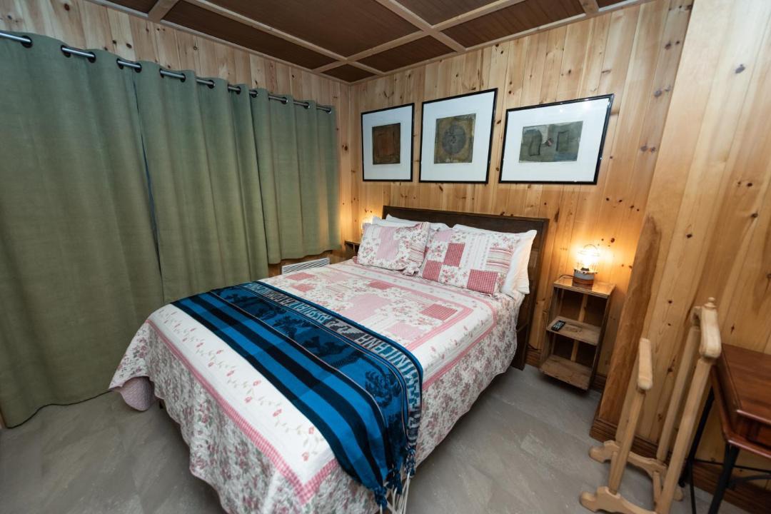 Photo of Bedroom in Petite-Riviere-Saint-Francois