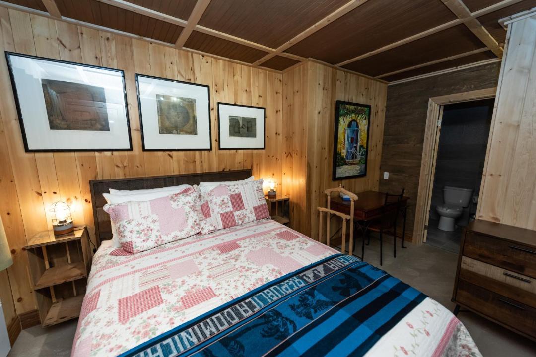 Photo of Bedroom in Petite-Riviere-Saint-Francois