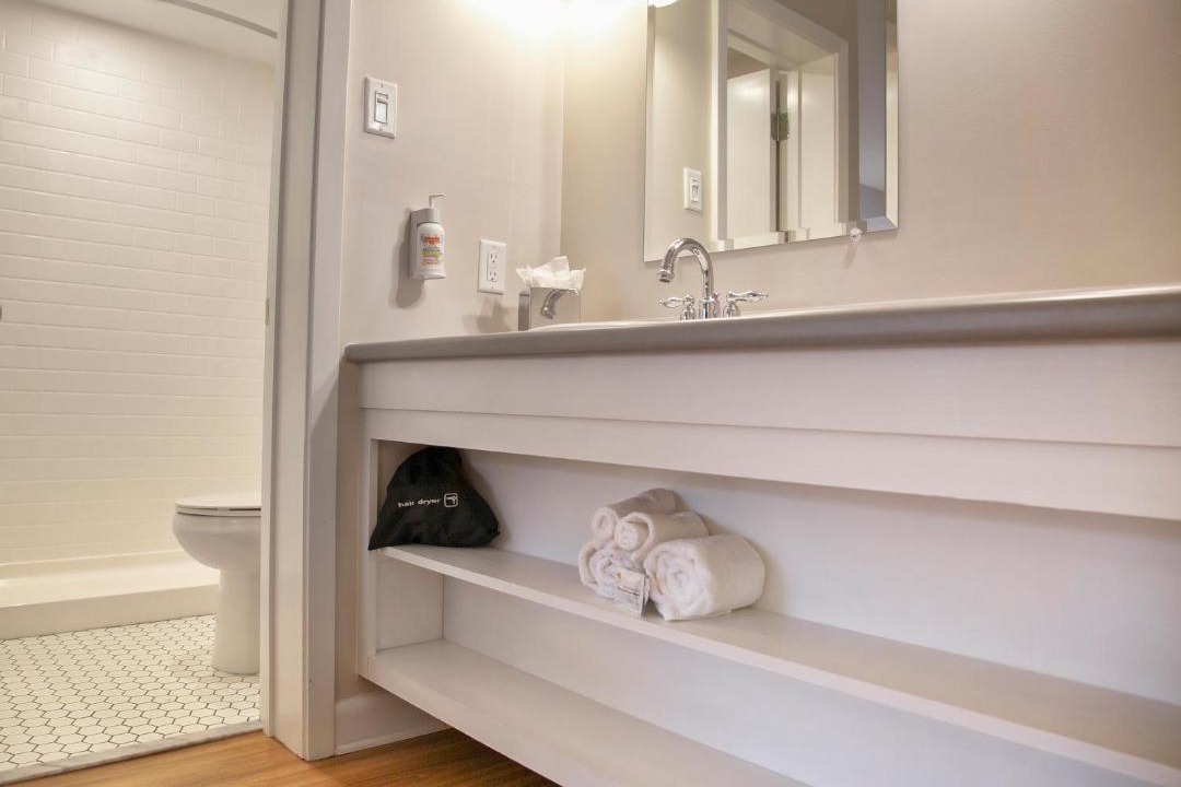 Photo of Bathroom in Yamacraw Village