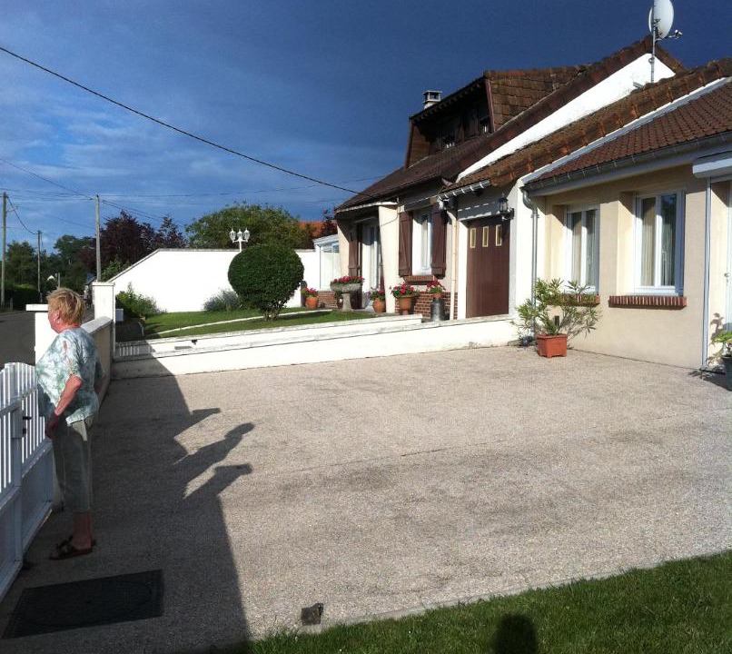 Photo of Buildings in Pende
