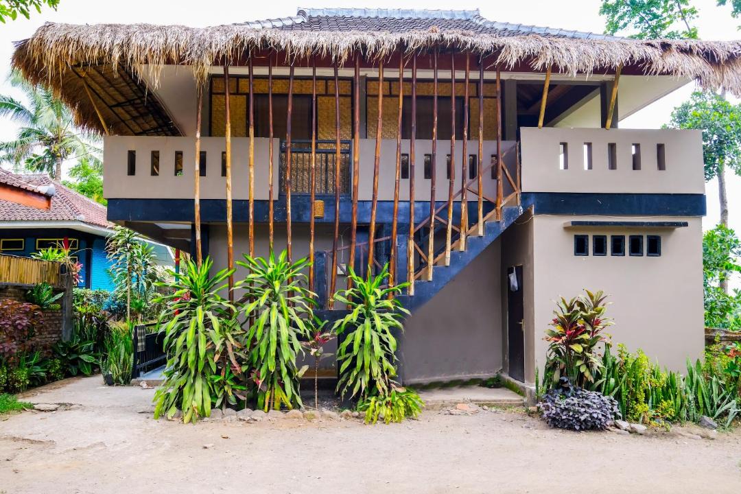 Photo of Buildings in Tetebatu