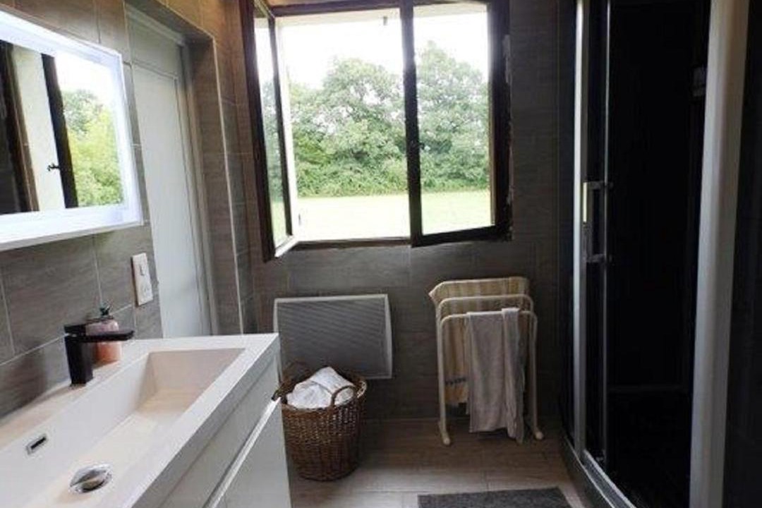 Photo of Bathroom in Saint-Martin-des-Champs