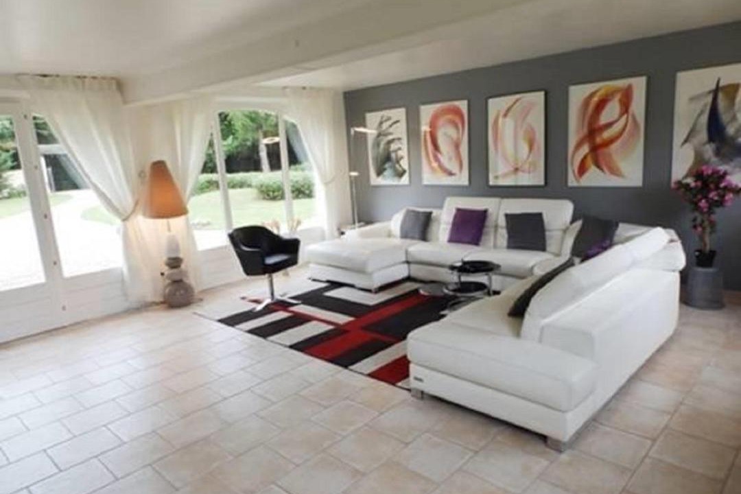 Photo of Livingroom in Saint-Martin-des-Champs