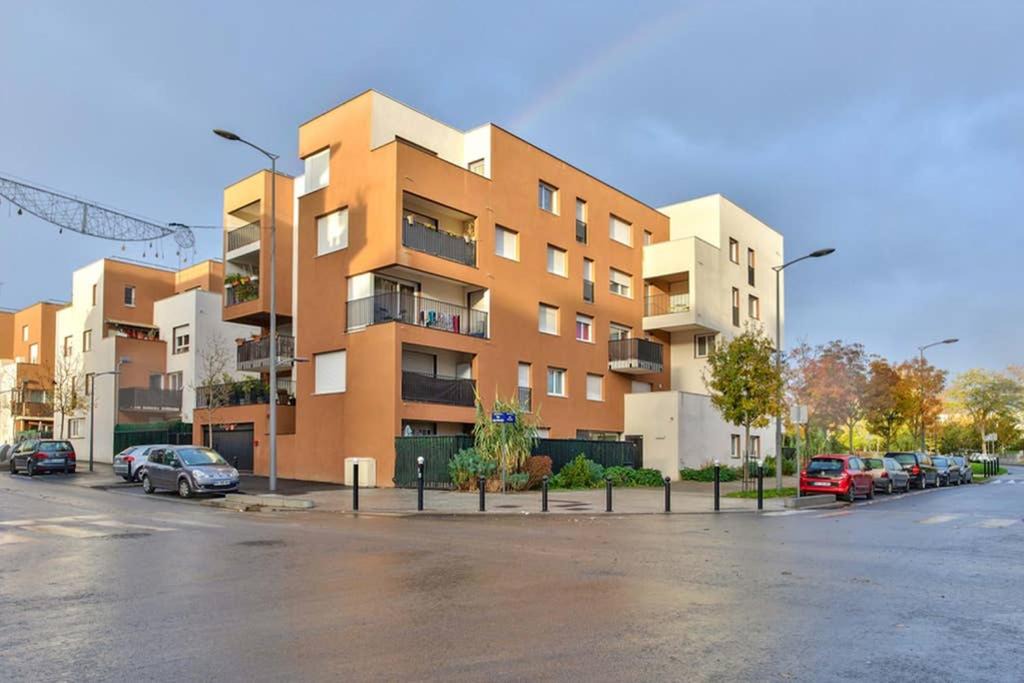 Photo of Buildings in Orly