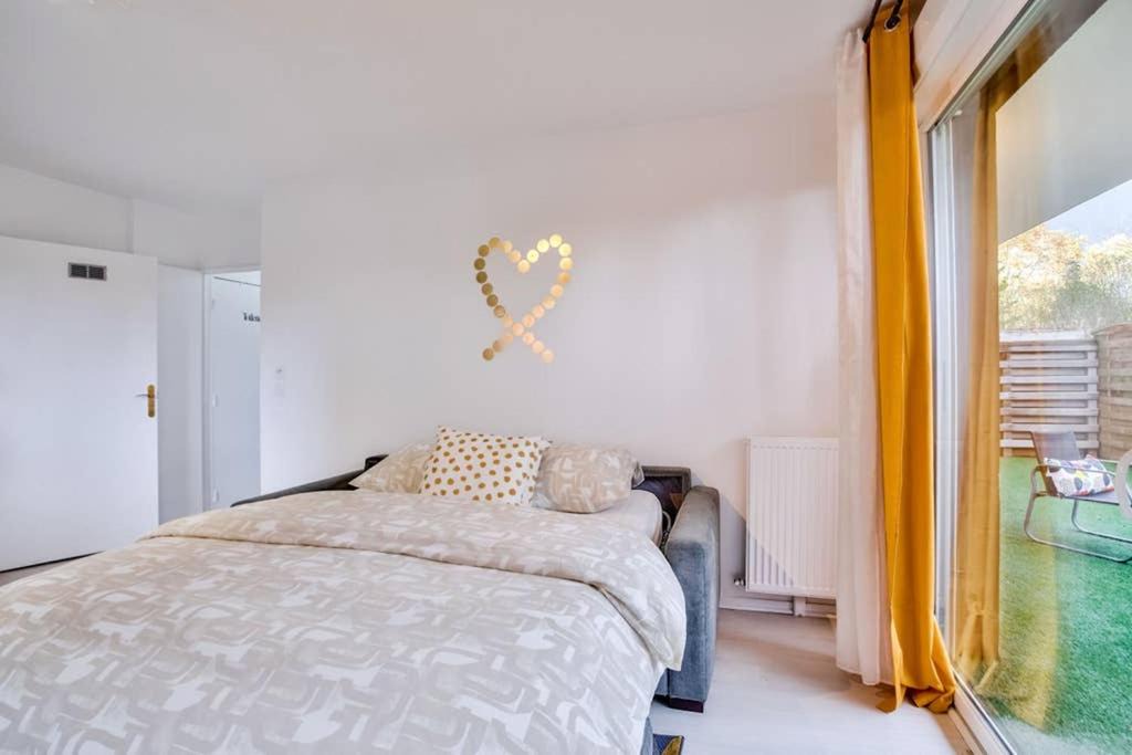 Photo of Bedroom in Orly