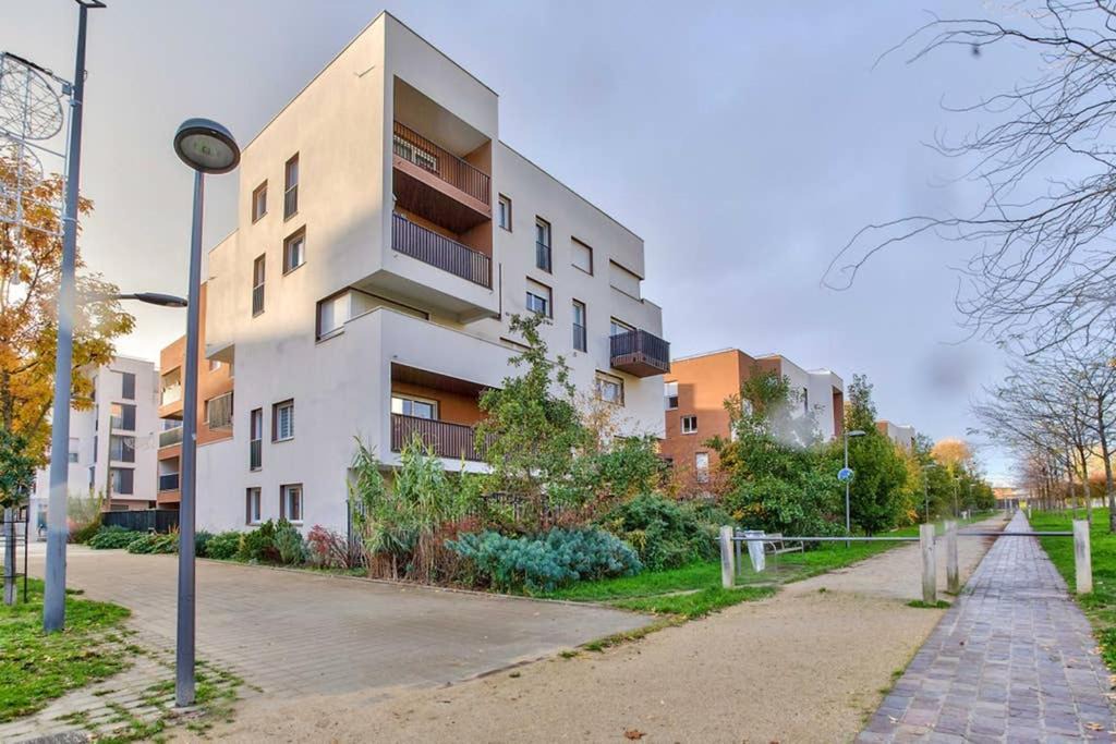 Photo of Buildings in Orly