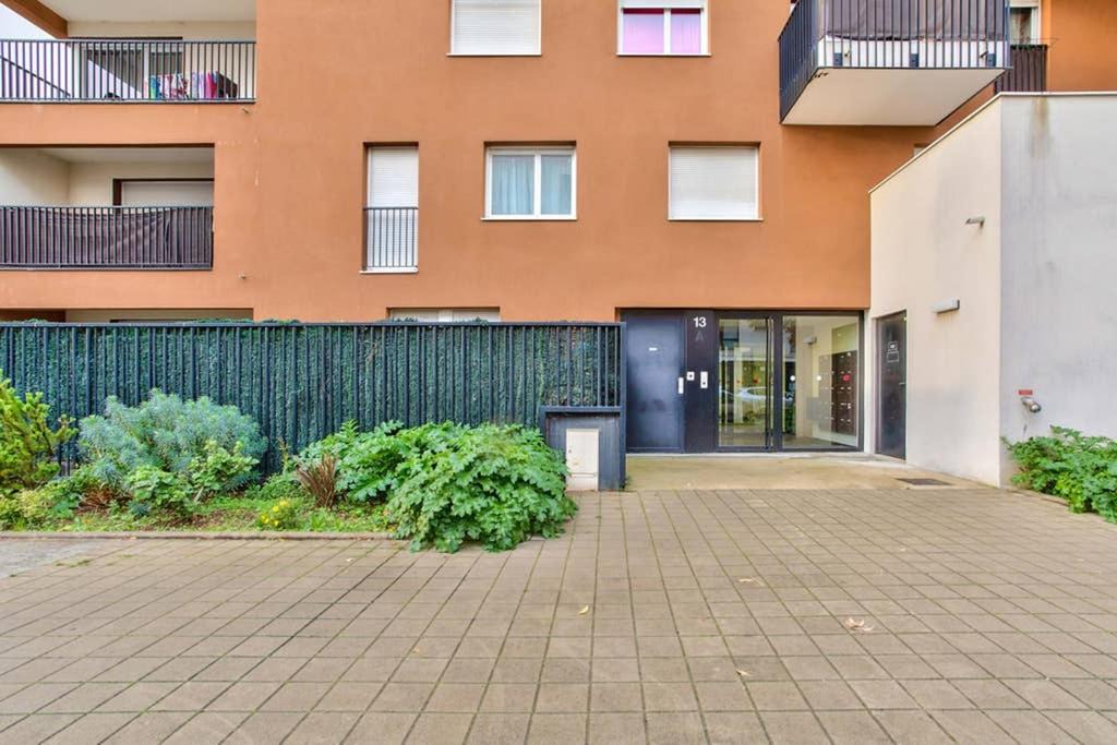 Photo of Buildings in Orly