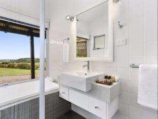 Photo of Bathroom in Port Campbell