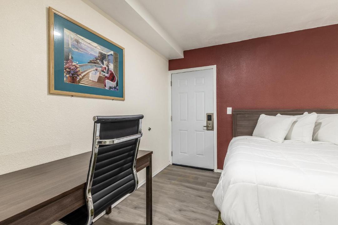 Photo of Bedroom in Needles