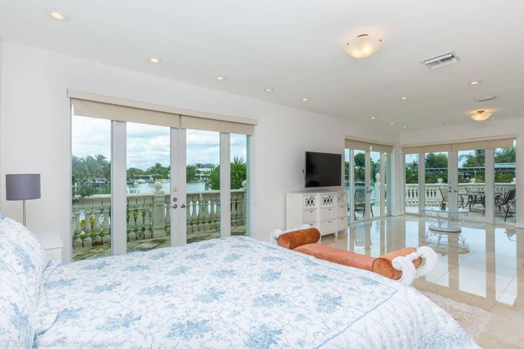 Photo of Bedroom in Surfside