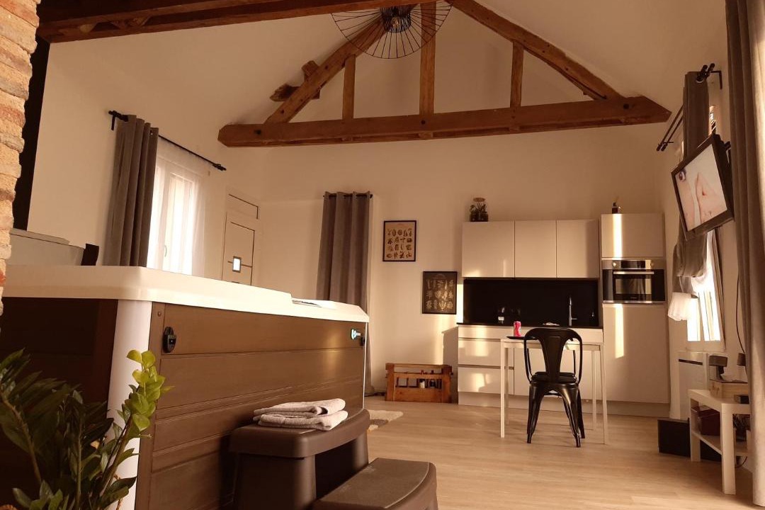 Photo of Others in Ladon