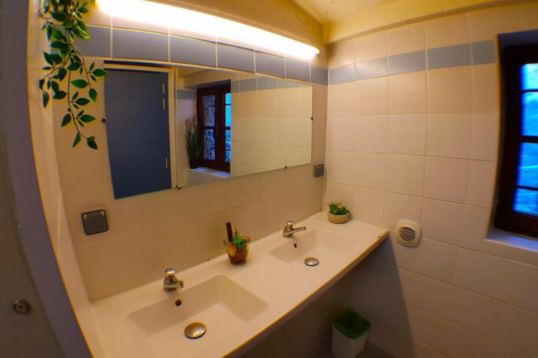 Photo of Bathroom in Saint-Guilhem-le-Desert