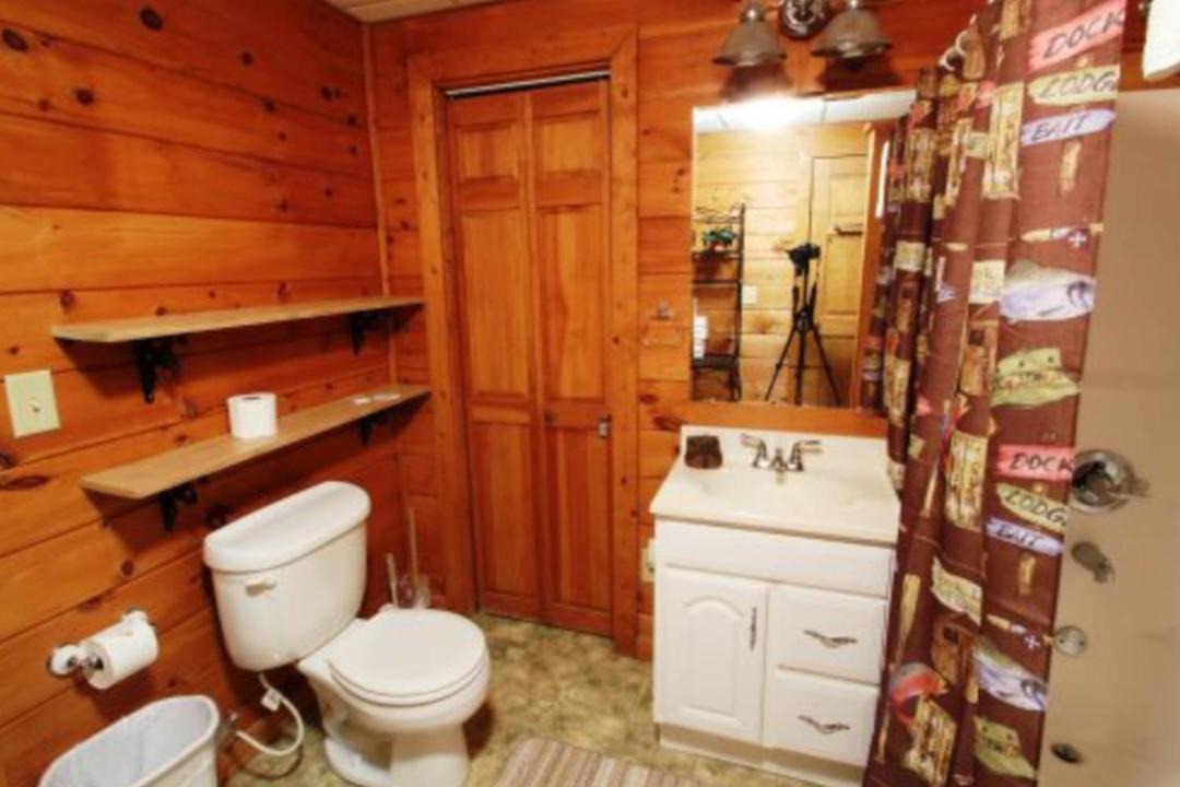 Photo of Bathroom in McCaysville