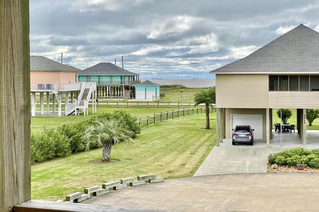 Photo of Buildings in Crystal Beach