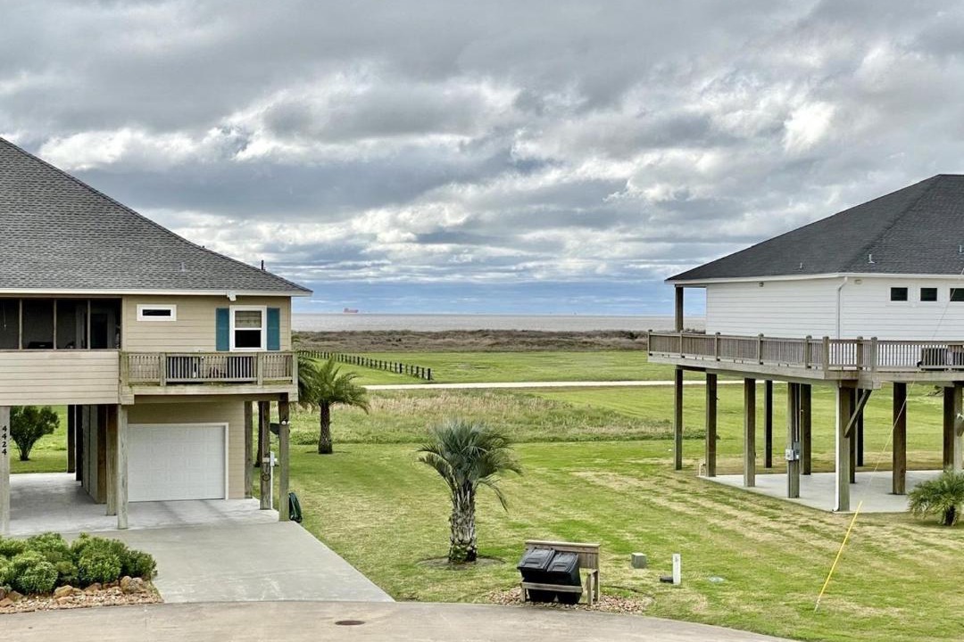 Photo of Buildings in Crystal Beach