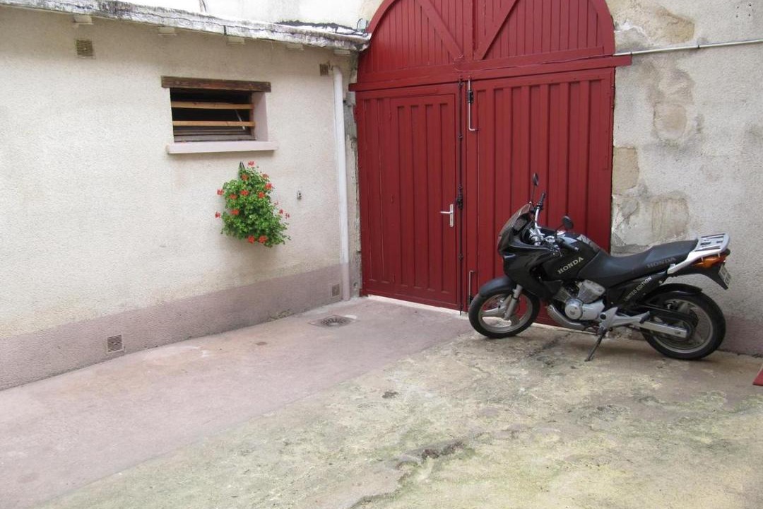 Photo of Others in Avallon