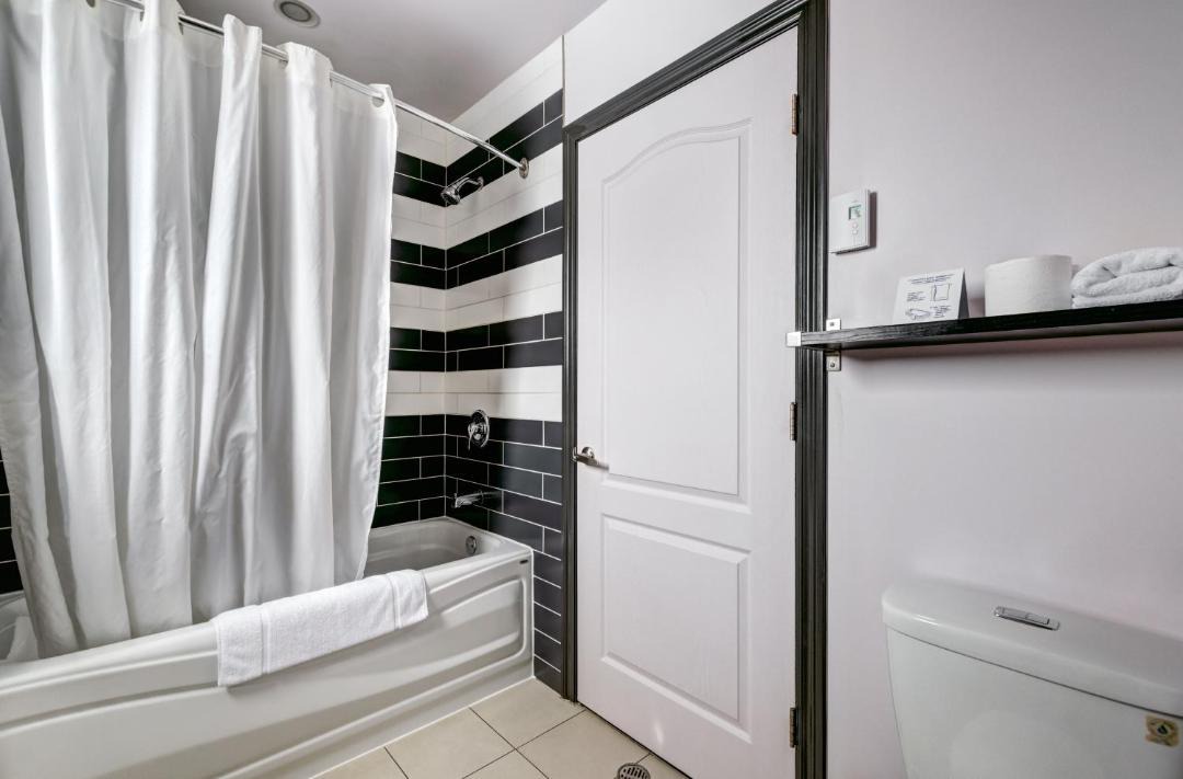 Photo of Bathroom in Cote-Des-Neiges—Notre-Dame-De-Grace