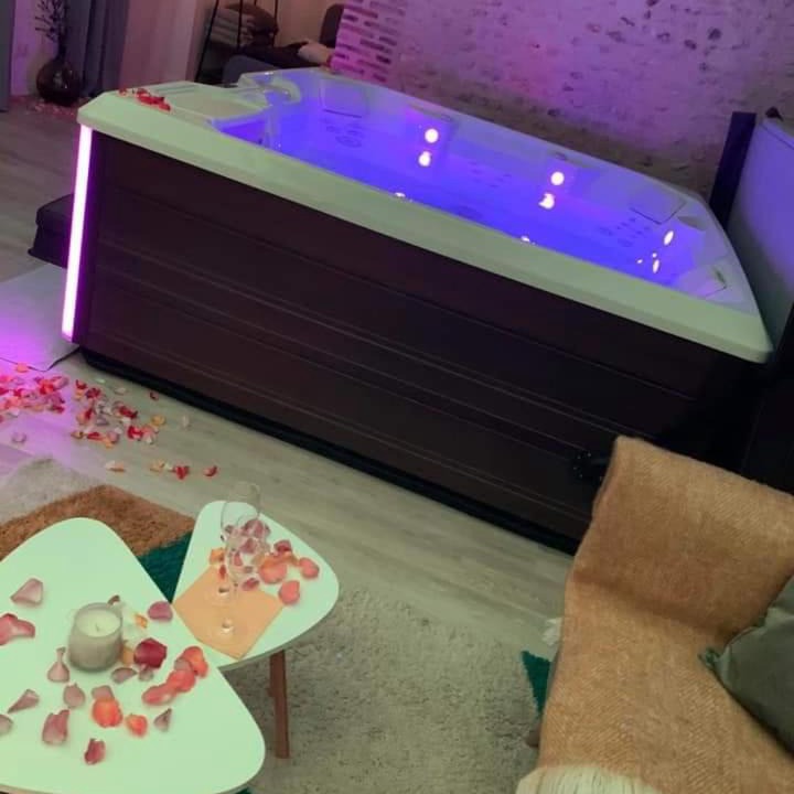 Photo of Others in Ladon