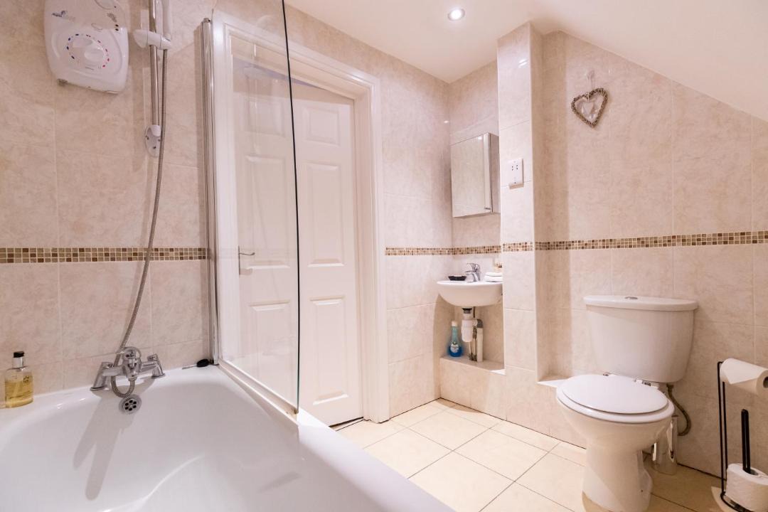 Photo of Bathroom in Hoddesdon