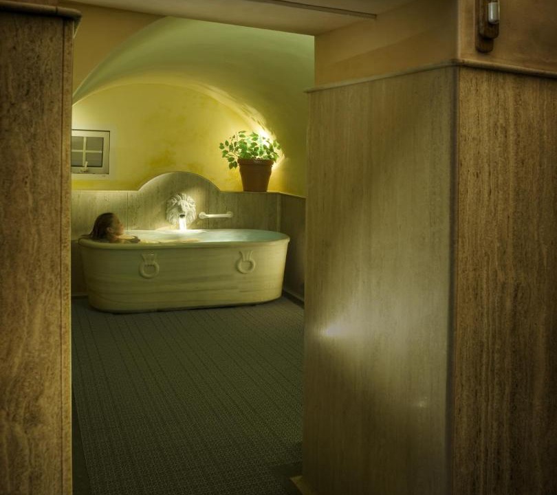 Photo of Bathroom in Los Banos de Fortuna