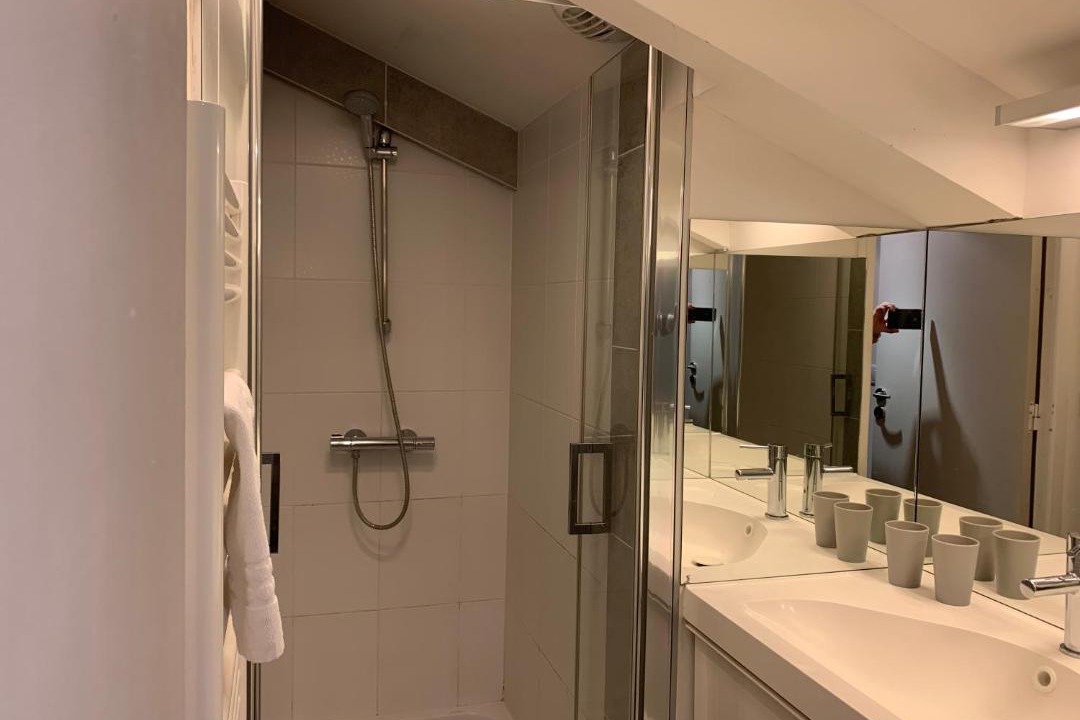 Photo of Bathroom in Clamart