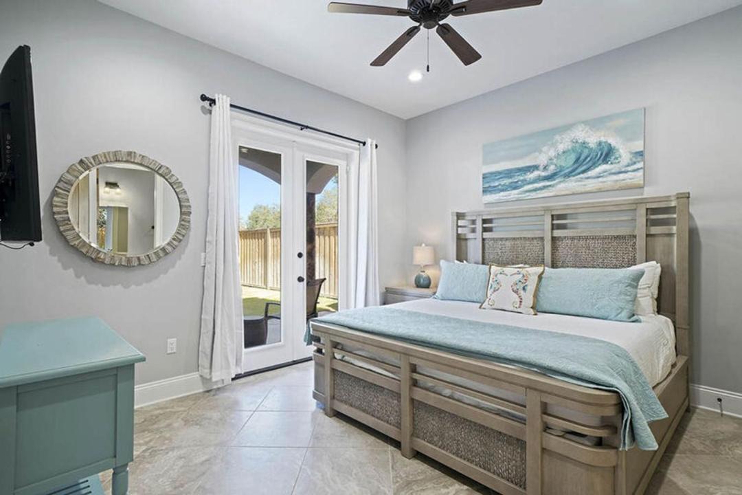 Photo of Bedroom in Crystal Beach