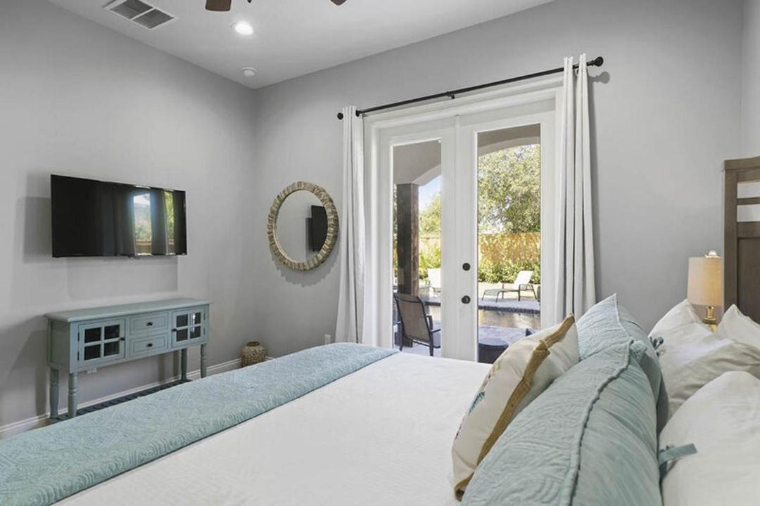 Photo of Bedroom in Crystal Beach