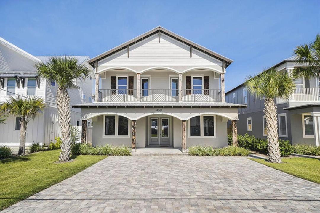 Photo of Buildings in Crystal Beach
