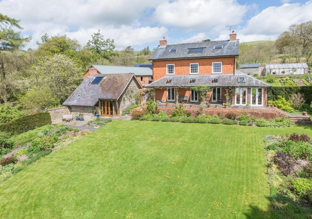 Photo of Buildings in Tirabad