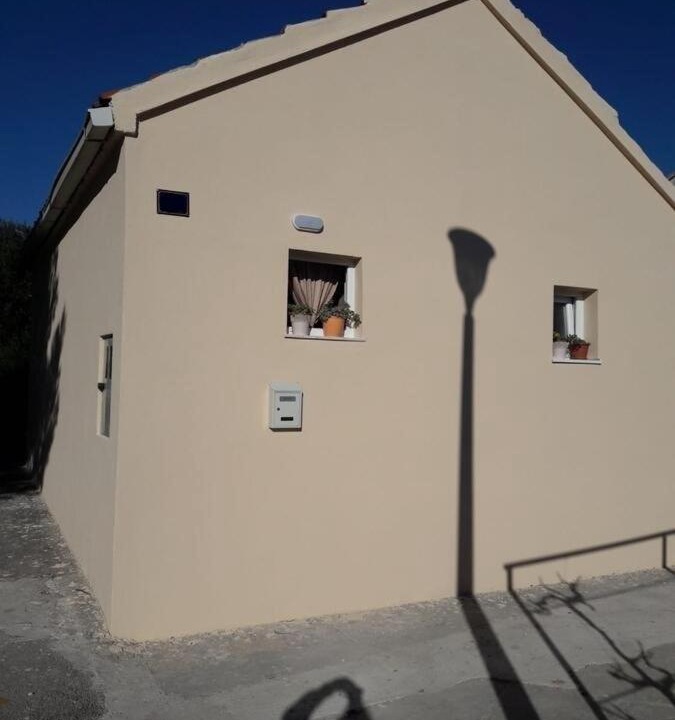 Photo of Buildings in Cove Makarac (Milna)
