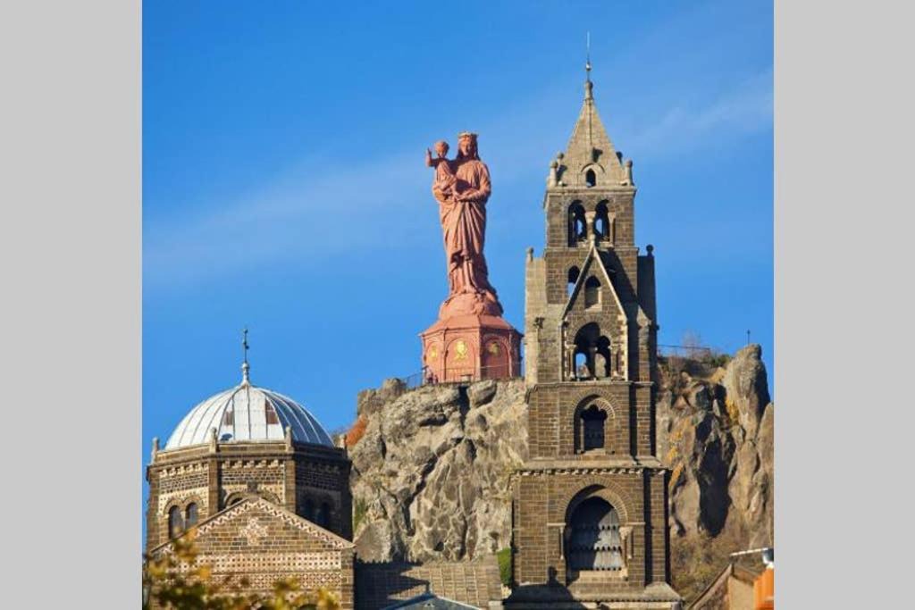 Photo of Buildings in Le Puy-en-Velay