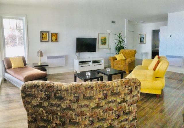 Photo of Livingroom in Lac-aux-Sables