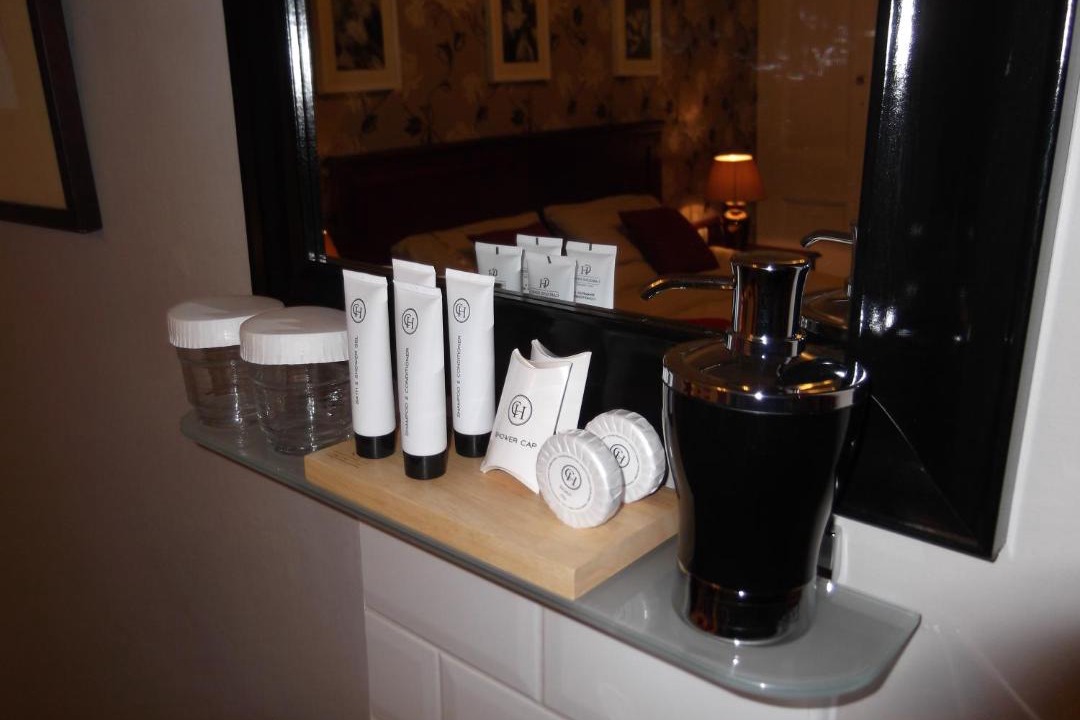 Photo of Bathroom in Island Gardens