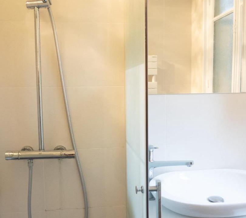 Photo of Bathroom in Quartier de la Plaine-de-Monceaux