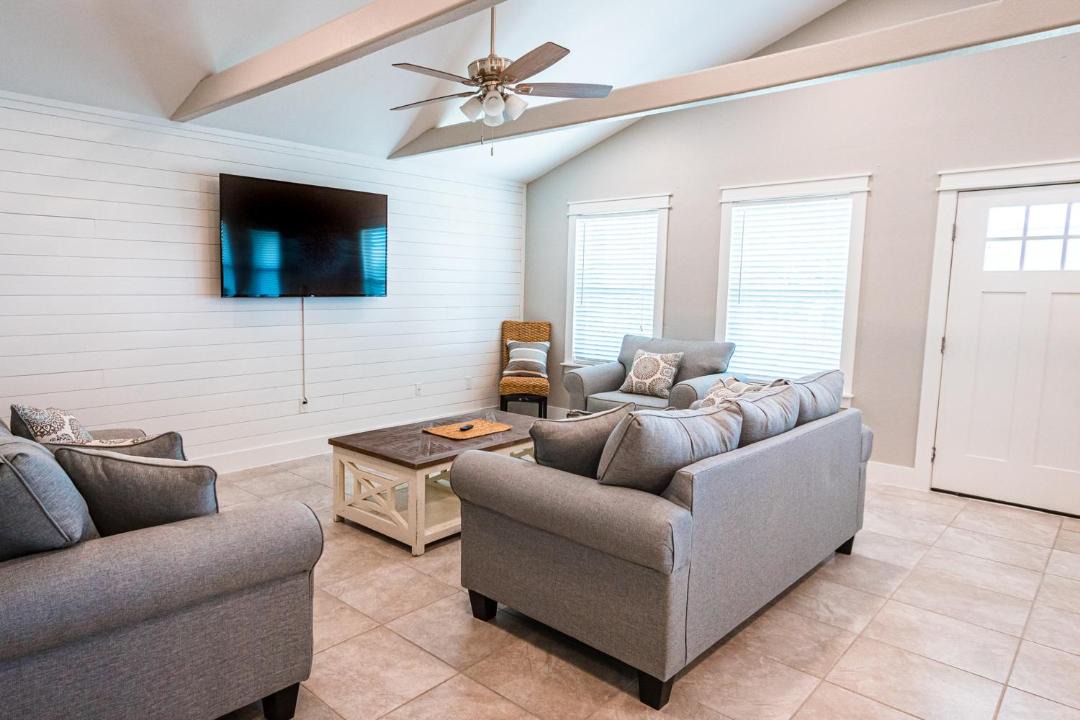 Photo of Livingroom in Safe Harbor
