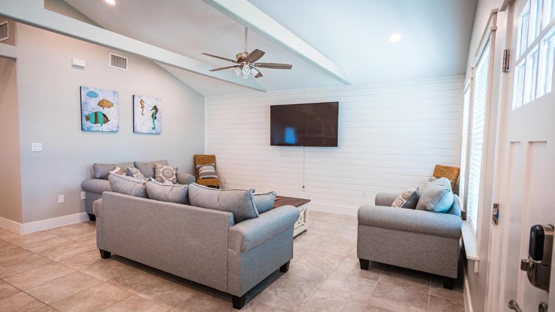 Photo of Livingroom in Safe Harbor