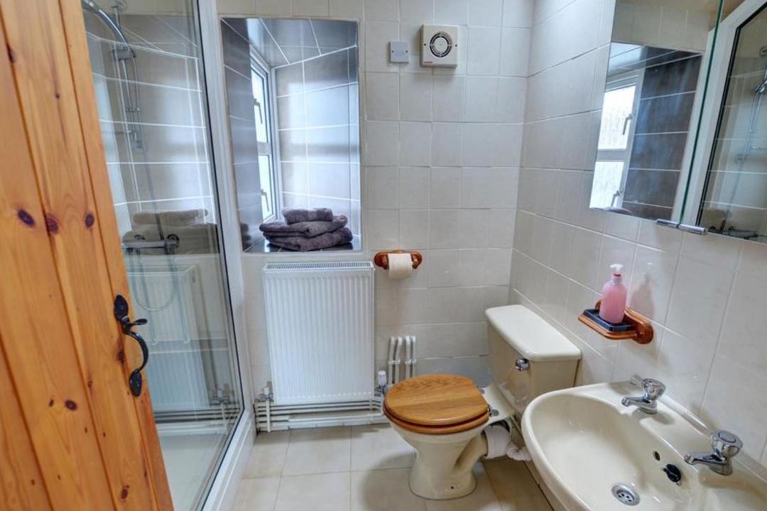 Photo of Bathroom in Llangain