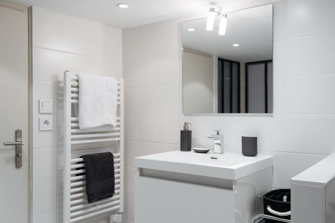 Photo of Bathroom in Jules Ferry - Recamier