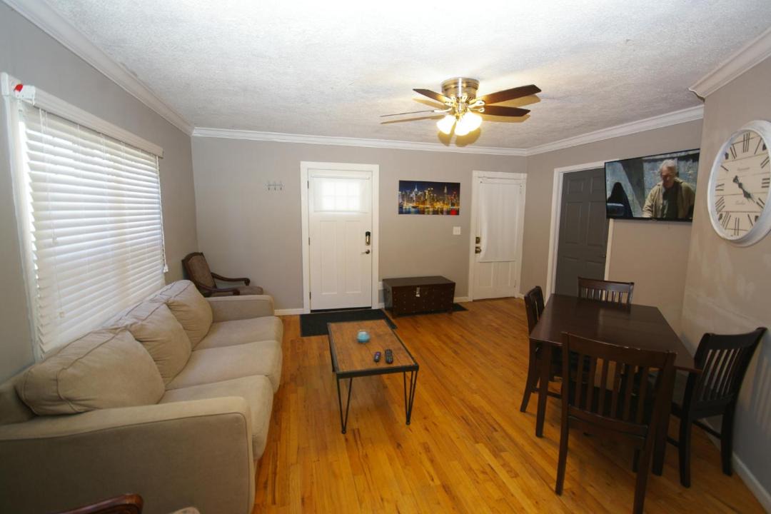 Photo of Livingroom in Old Fourth Ward