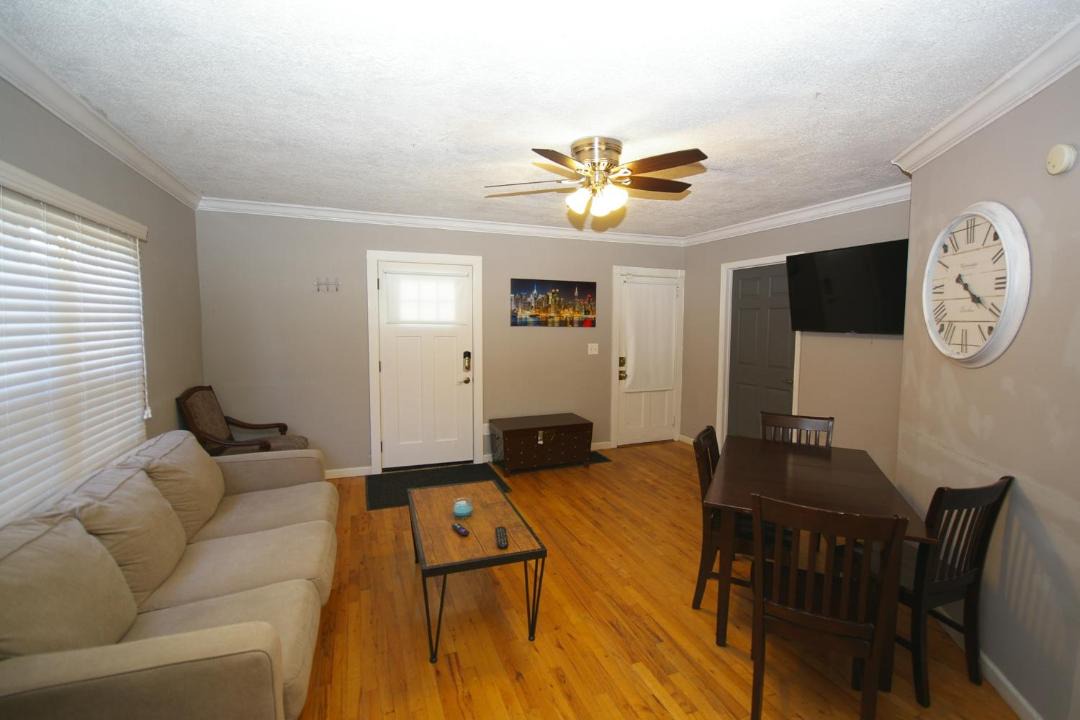 Photo of Livingroom in Old Fourth Ward