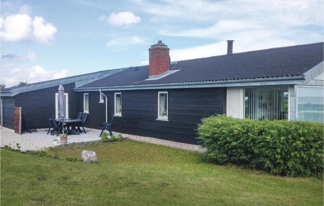 Photo of Buildings in Helnæs By