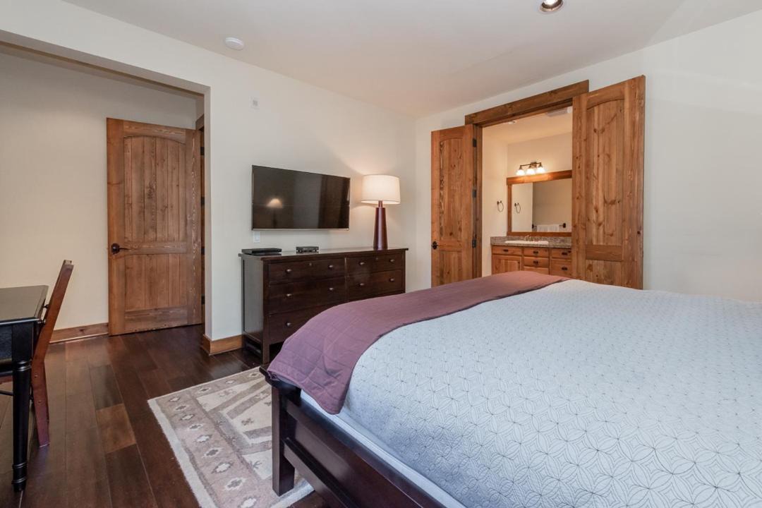Photo of Bedroom in Mammoth Lakes