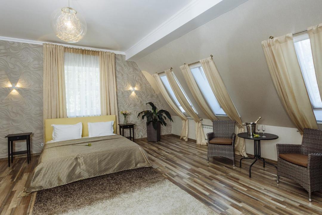 Photo of Others in Engels