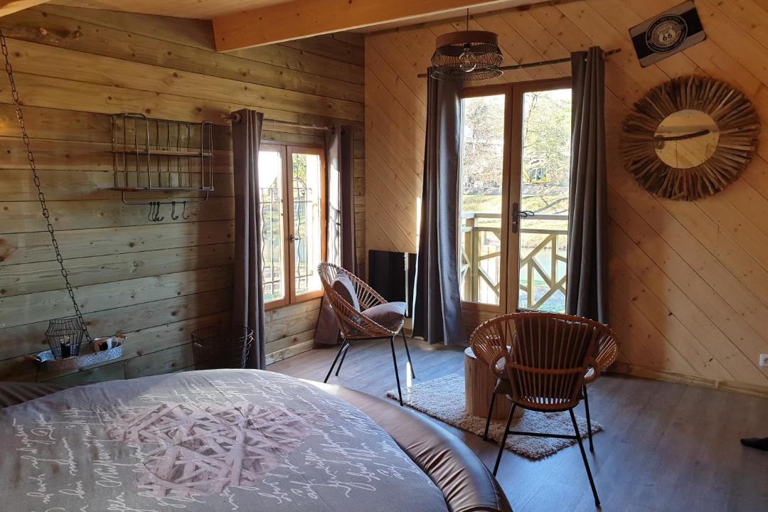 Photo of Others in Suzy