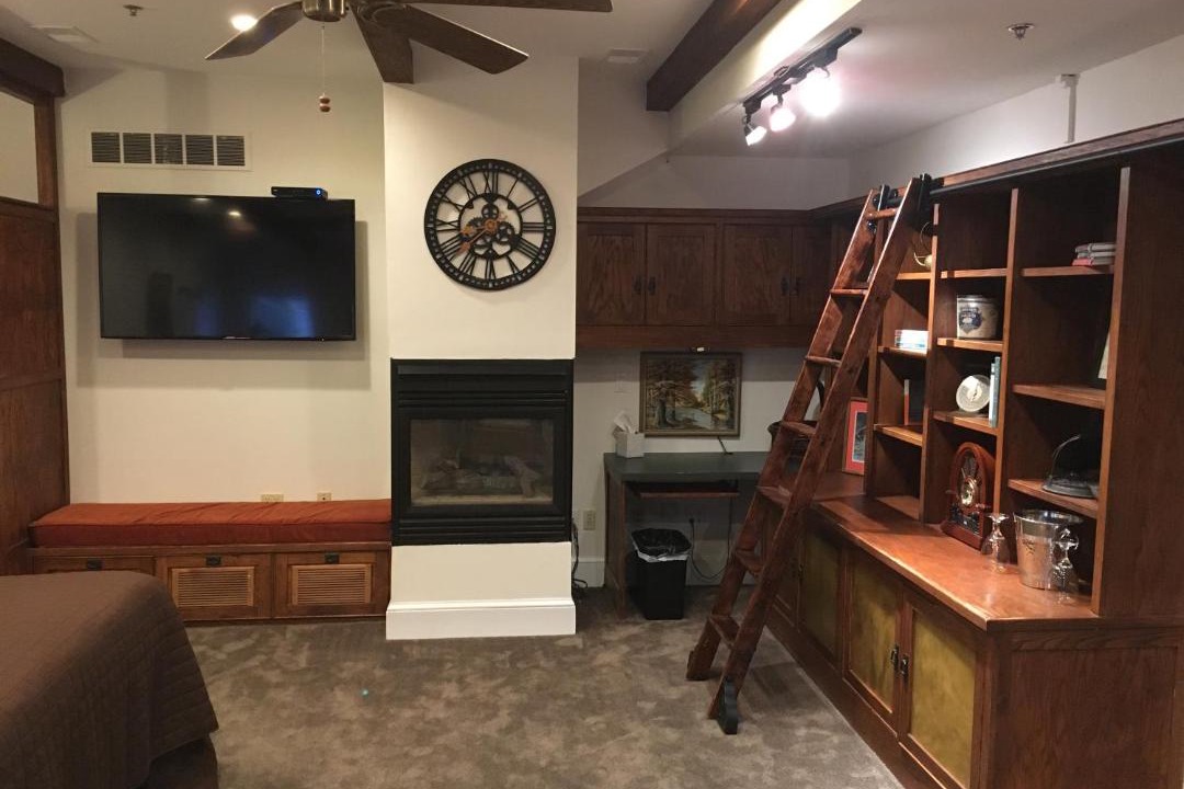 Photo of Livingroom in McHenry