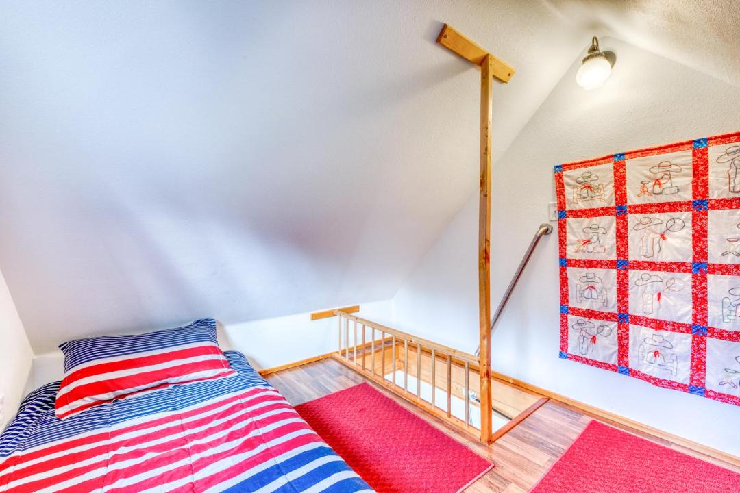 Photo of Bedroom in Coos Bay